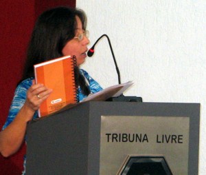 Professora municipal e dirigente sindical detona administração de Vladimir Azevedo (PSDB) na Tribuna Livre da Câmara de Divinópolis